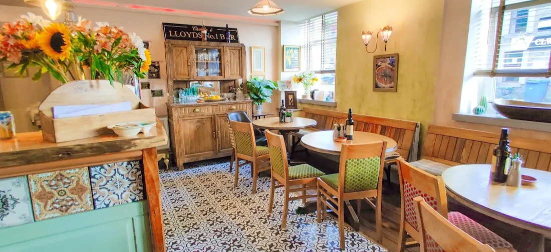 Riverbank Restaurant & Pizzeria